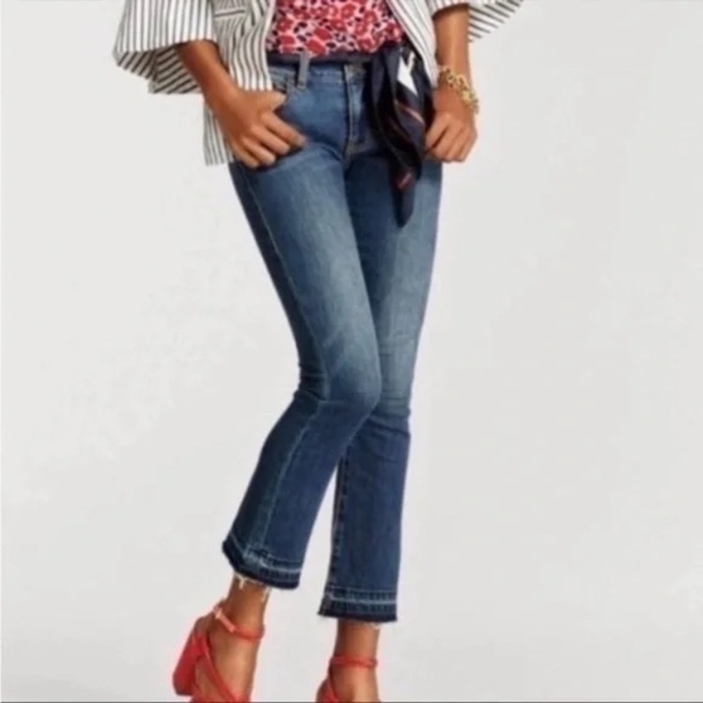 CAbi Kick It Cropped Raw Hem Women’s Medium Wash Jeans